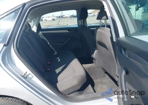 2012 Volkswagen Passat 2.5L S z USA, uszkodzony, nr VIN 1VWAP7A34CC078380